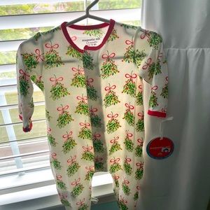 NWT Magnetic Me Christmas Holly Print